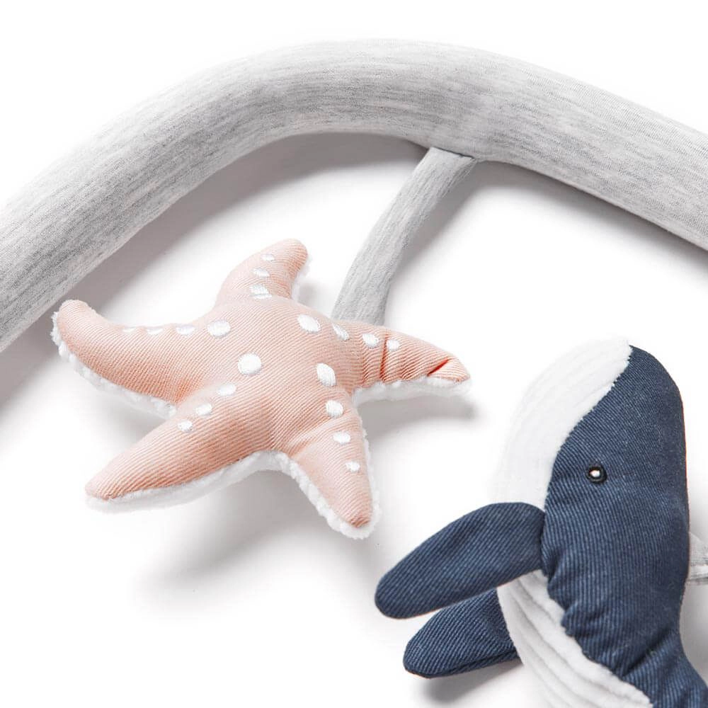 ergobaby-evolve-dodatok-lak-so-igracki-siv