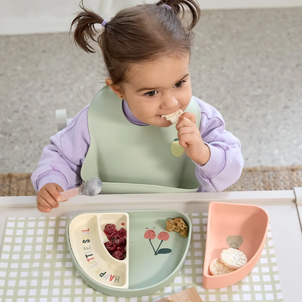 lassig-silikonski-set-za-jadenje-od-3-dela-happy-fruits-cherry