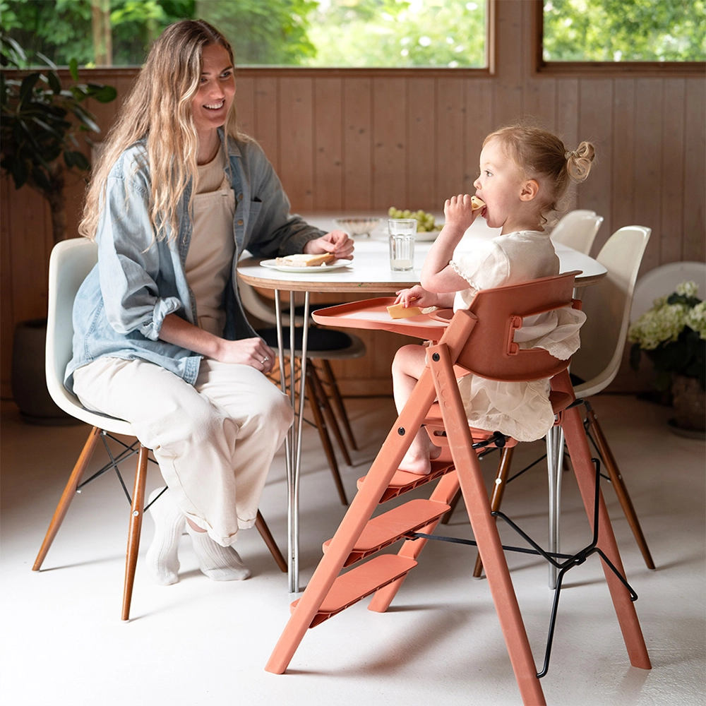 kaos-klapp-set-detska-stolica-zastitna-ograda-i-posluzavnik-terracotta-pink