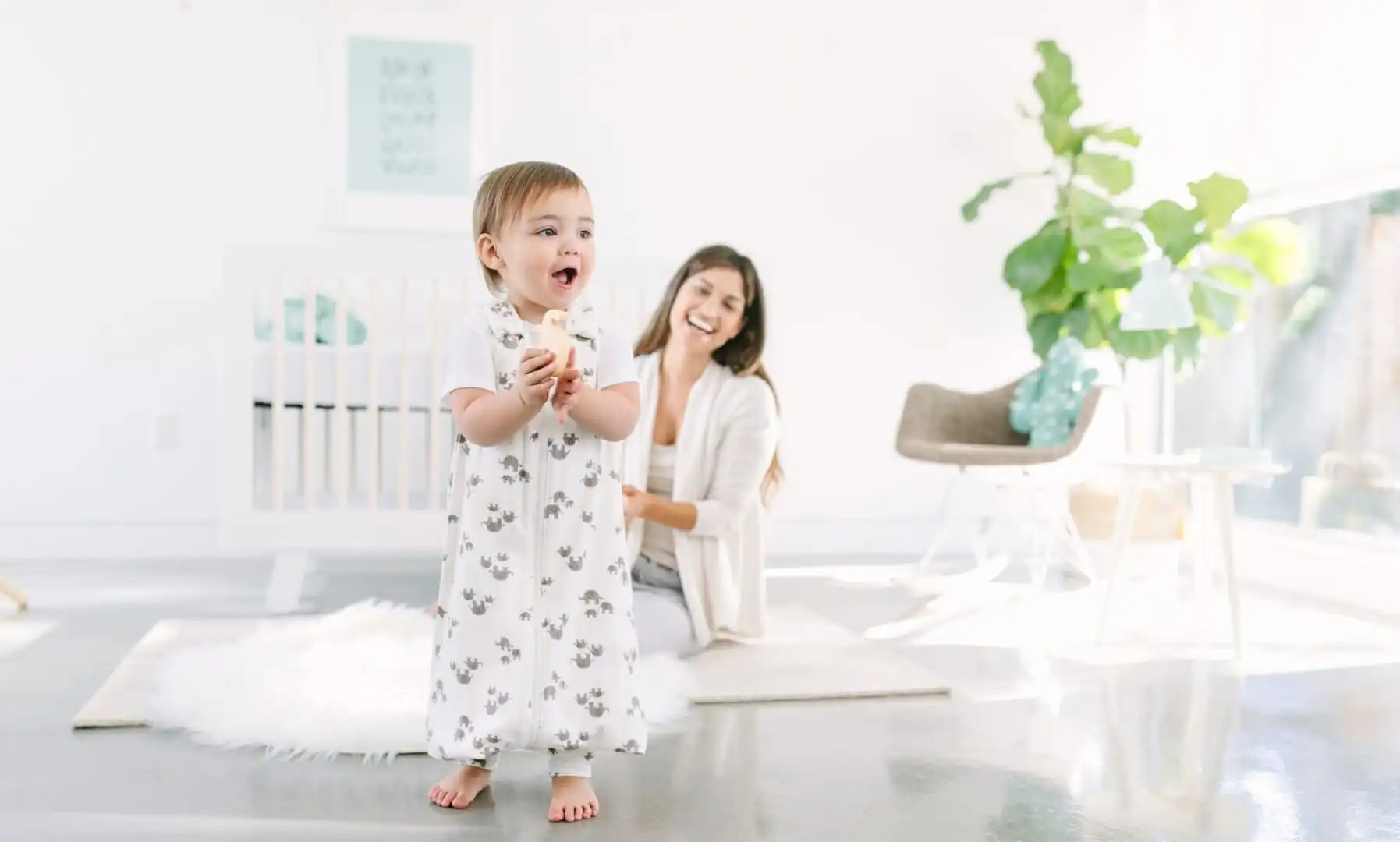 ON-THE-MOVE-SLEEP-BAG_ELEPHANTS_SLBMDELPH5_SLBLGELPH5_SLBMDELPH1_SLBLGELPH1_001