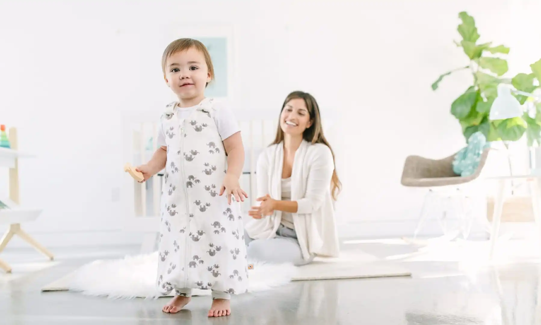 ON-THE-MOVE-SLEEP-BAG_ELEPHANTS_SLBMDELPH5_SLBLGELPH5_SLBMDELPH1_SLBLGELPH1_001