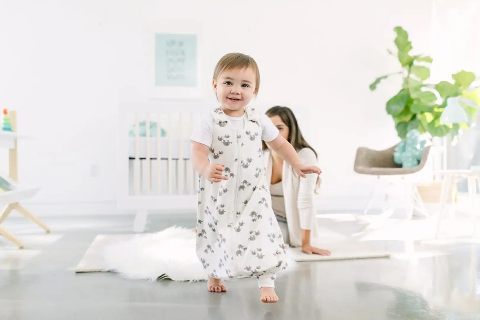 ON-THE-MOVE-SLEEP-BAG_ELEPHANTS_SLBMDELPH5_SLBLGELPH5_SLBMDELPH1_SLBLGELPH1_001